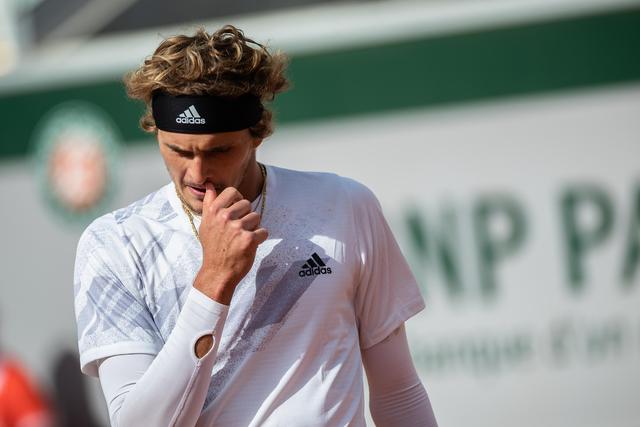 足球中超升班马爆冷击败卫冕冠军，全网热议